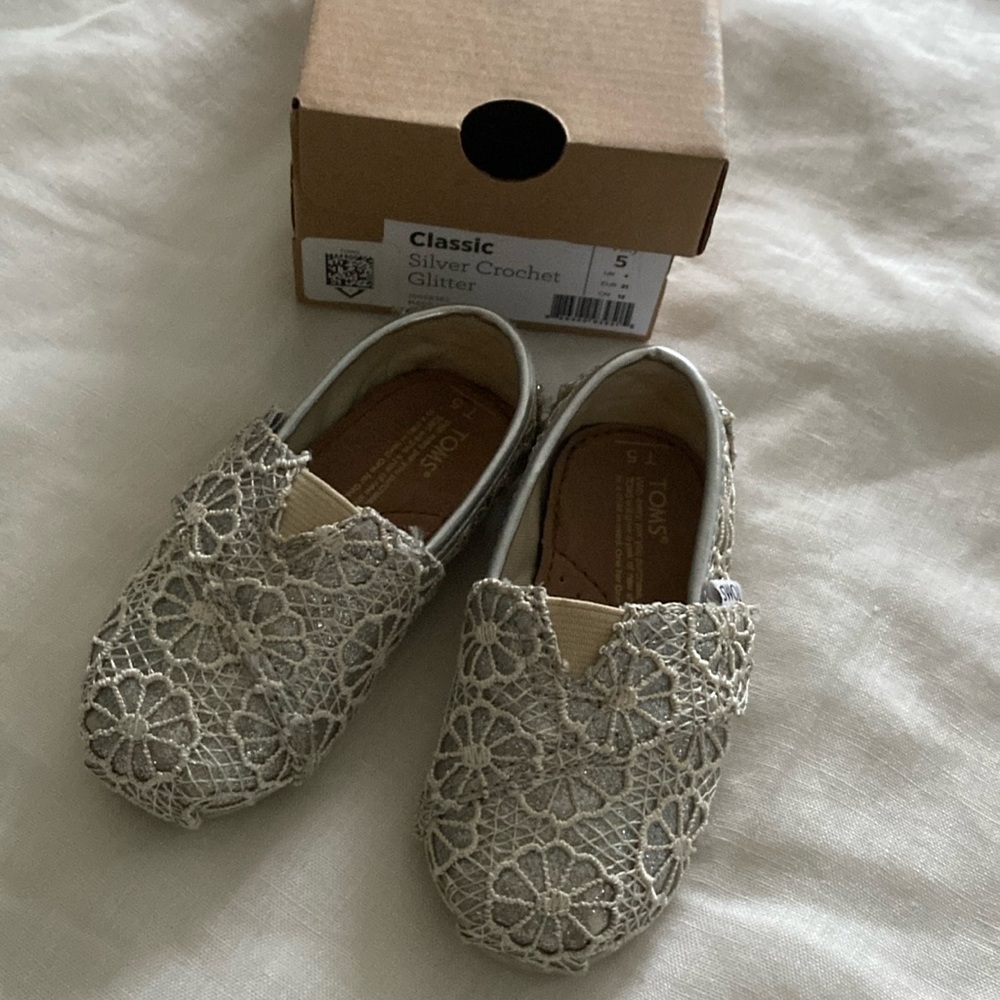 Silver sparkle Tom’s
